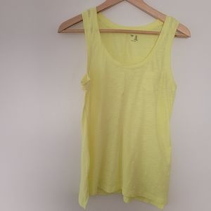 BANANA REPUBLIC SLEEVELESS YELLOW MALIBU TEE